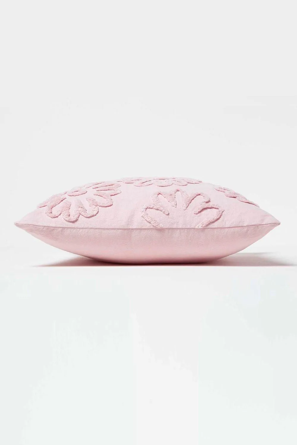 Homescapes Floral Daisy Tufted Cotton Cushion in Lilac 4