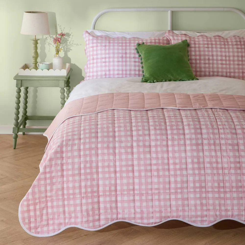 Furn Scalloped Quilted Bedspread in Pink