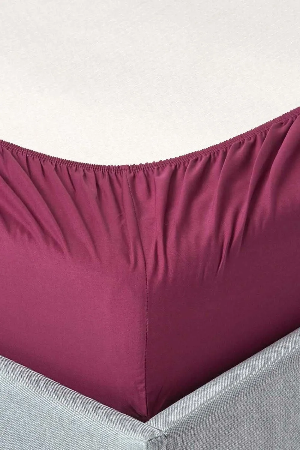 Homescapes Egyptian Cotton Deep Fitted Sheet 18 inch 200 Thread Count in Plum 2