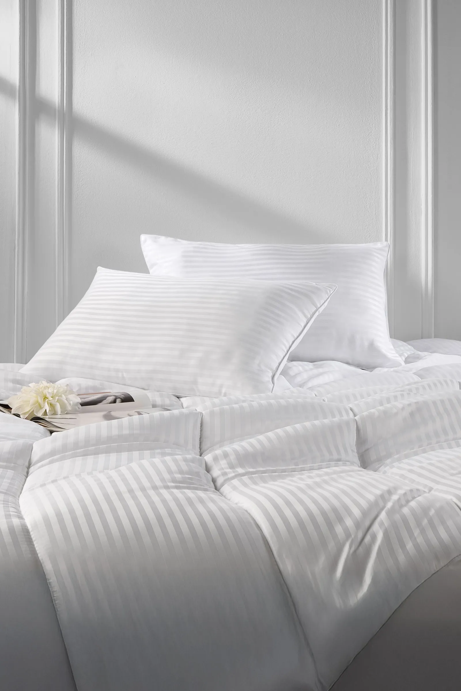 Snuggledown Hotel Quality 10.5 Tog All Year Round Duvet With 2 Pillows in White