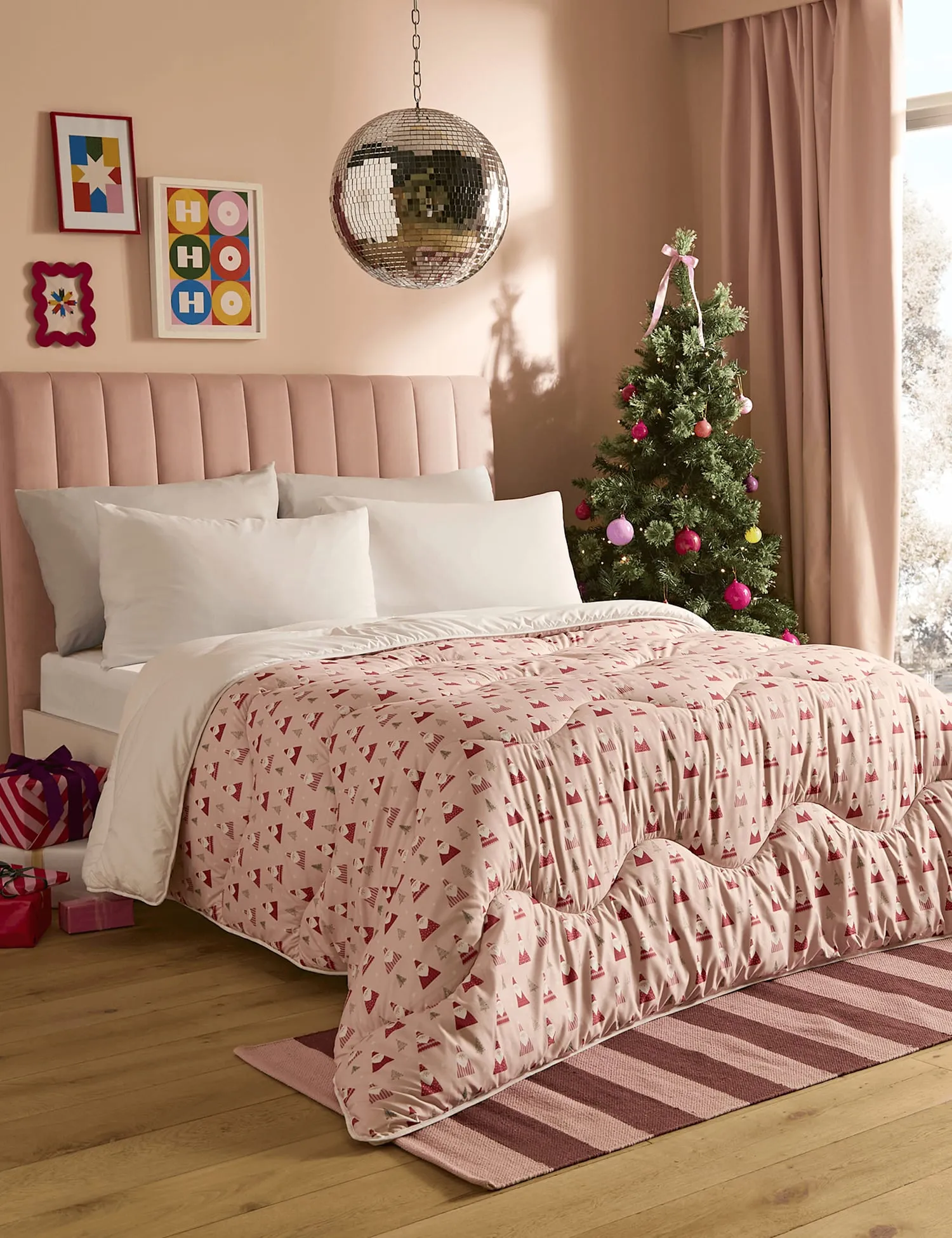 Nightlark Santa Printed 10.5 Tog Coverless Duvet Set Pink