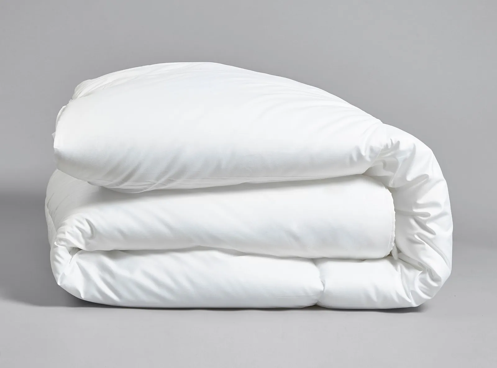 Early's of Witney 'Save the World' 10.5 Tog Duvet in White