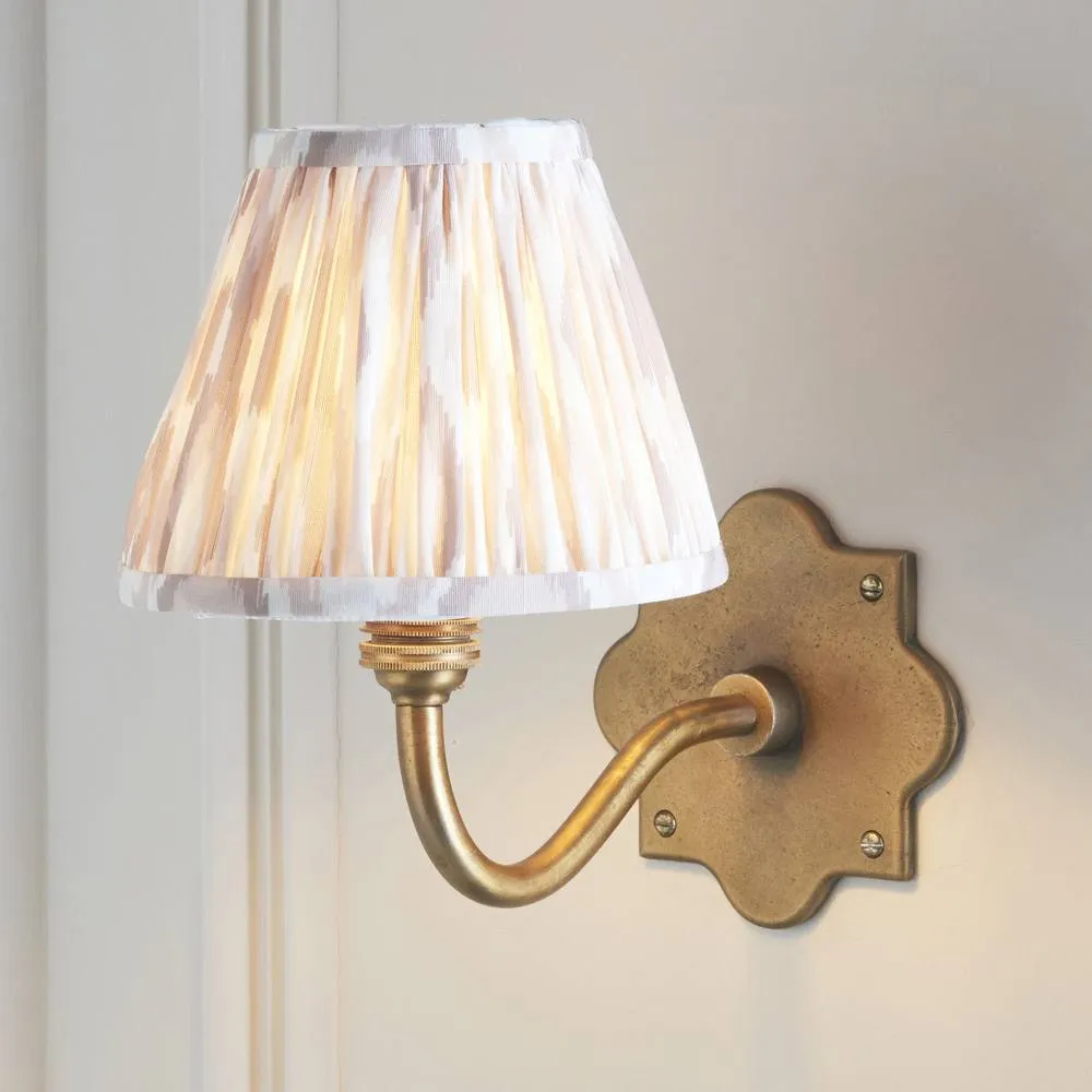 Netlighting Anvil Curve & Ikat 16cm Wall Lamp Antique Brass Neutral Print in Gold 2