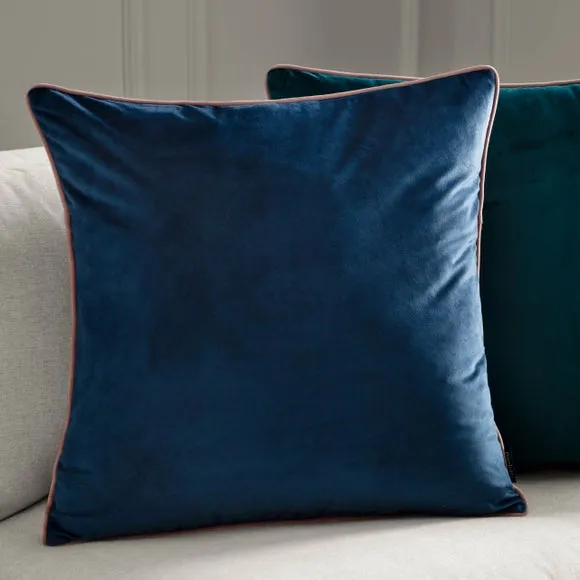 Furn. Square Cushion 1