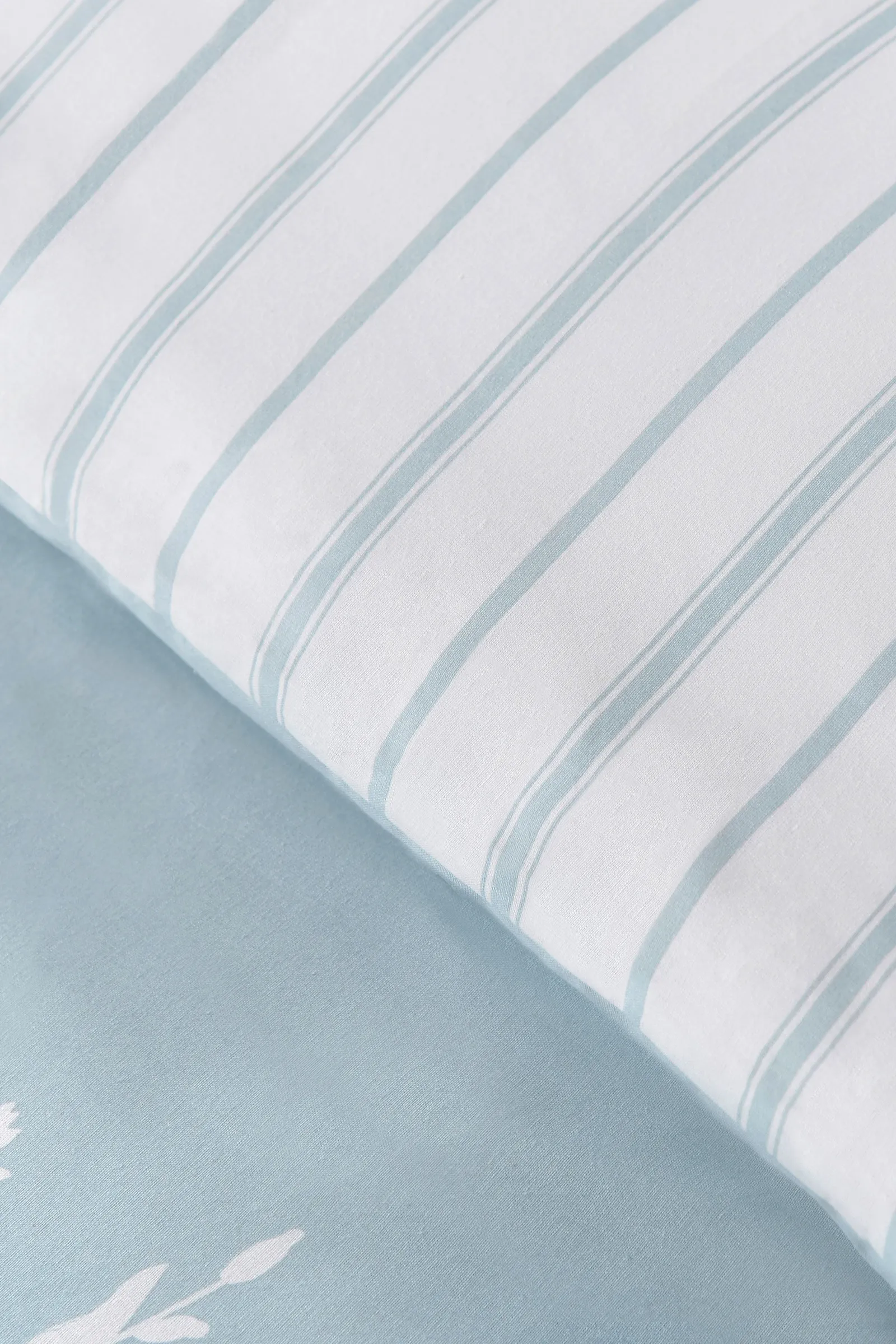 Catherine Lansfield Meadowsweet Floral Duvet Set in Blue 4