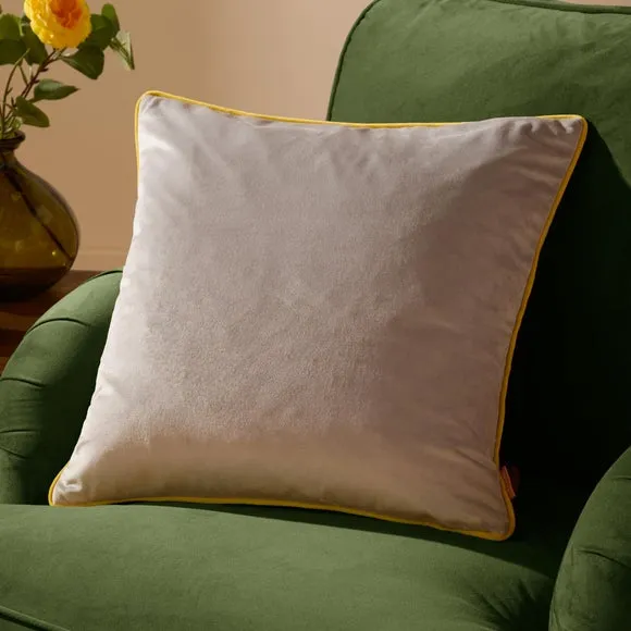 Furn. Square Cushion 1