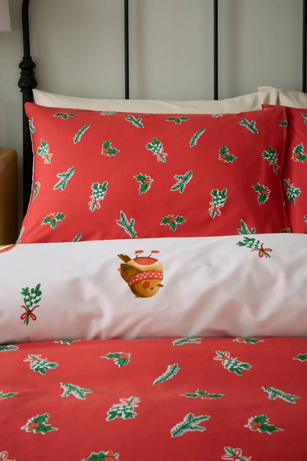 Catherine Lansfield Christmas Robins Reversible Duvet Cover Set in Red 4