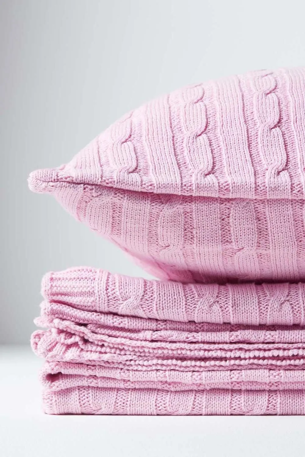 Homescapes Cotton Cable Knit Cushion Cover, 45 x 45 cm in Pink 5