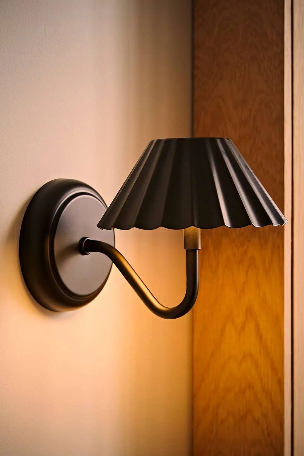ValueLights Avery Portable Rechargeable Easy Fit Wall Light Fitting in Black 2