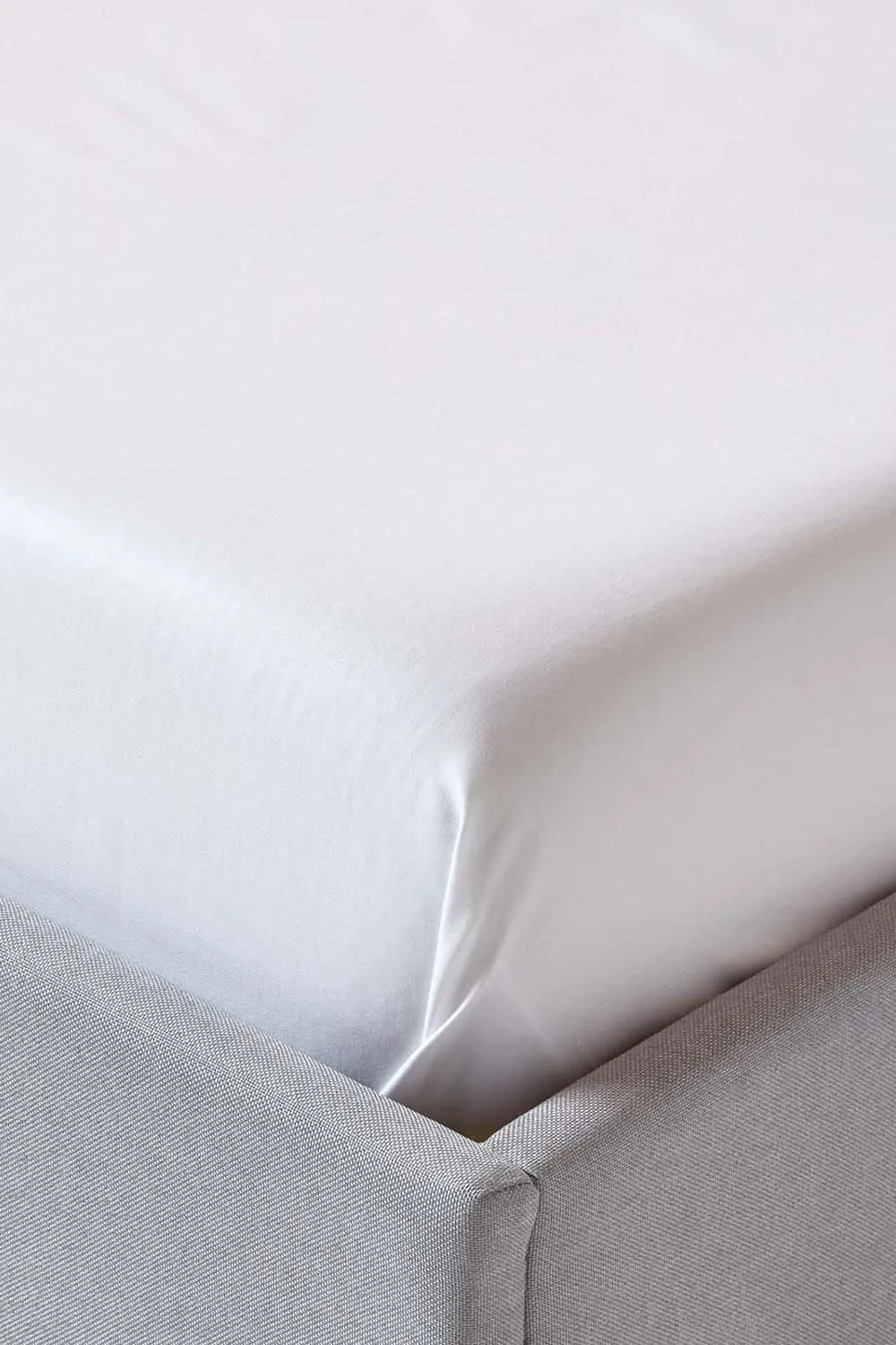 Homescapes Sateen Cotton Flat Sheet 400 TC in White 3