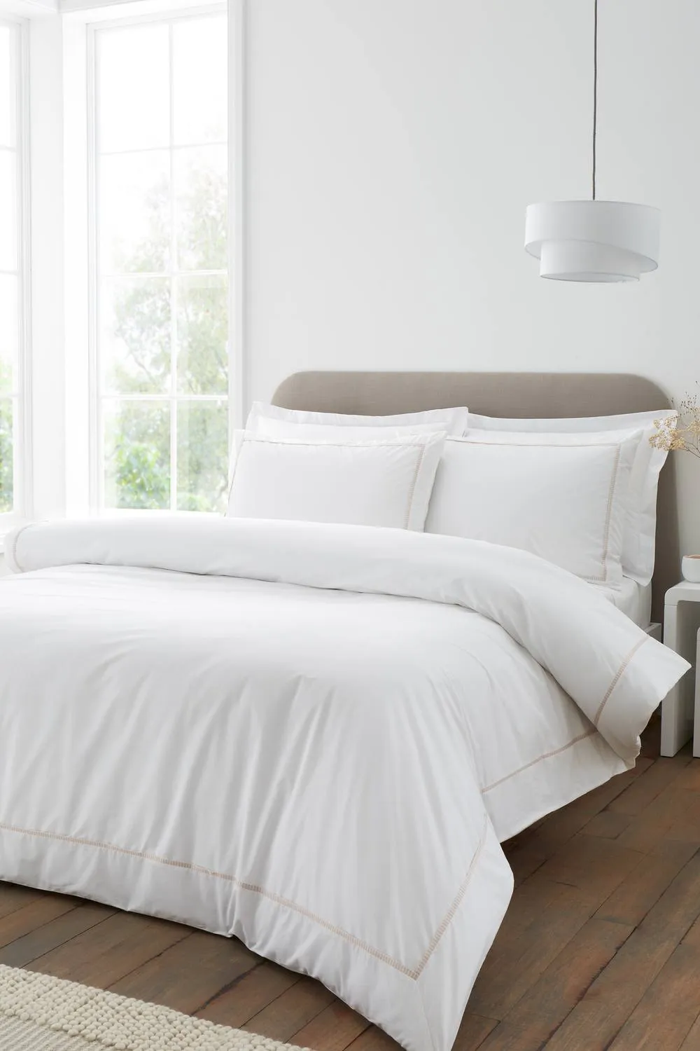 Bianca Contrast Trim 200 Thread Count Cotton Duvet Cover Set in Natural 1