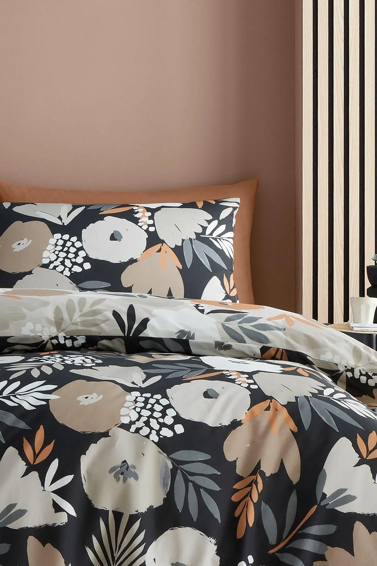 Fusion 'Yasmin' Abstract Floral Easycare Duvet Cover Set in Black 2