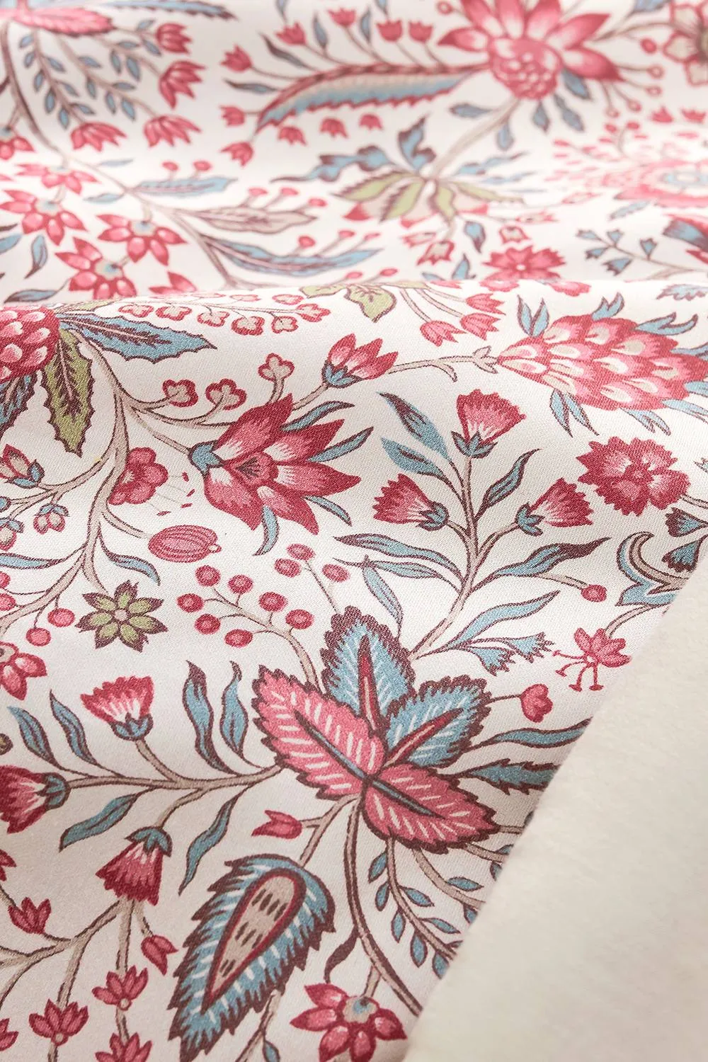 CHRISTY 'Newstead' Mulberry Reversible Cotton Sateen Duvet Cover Set in Red 4
