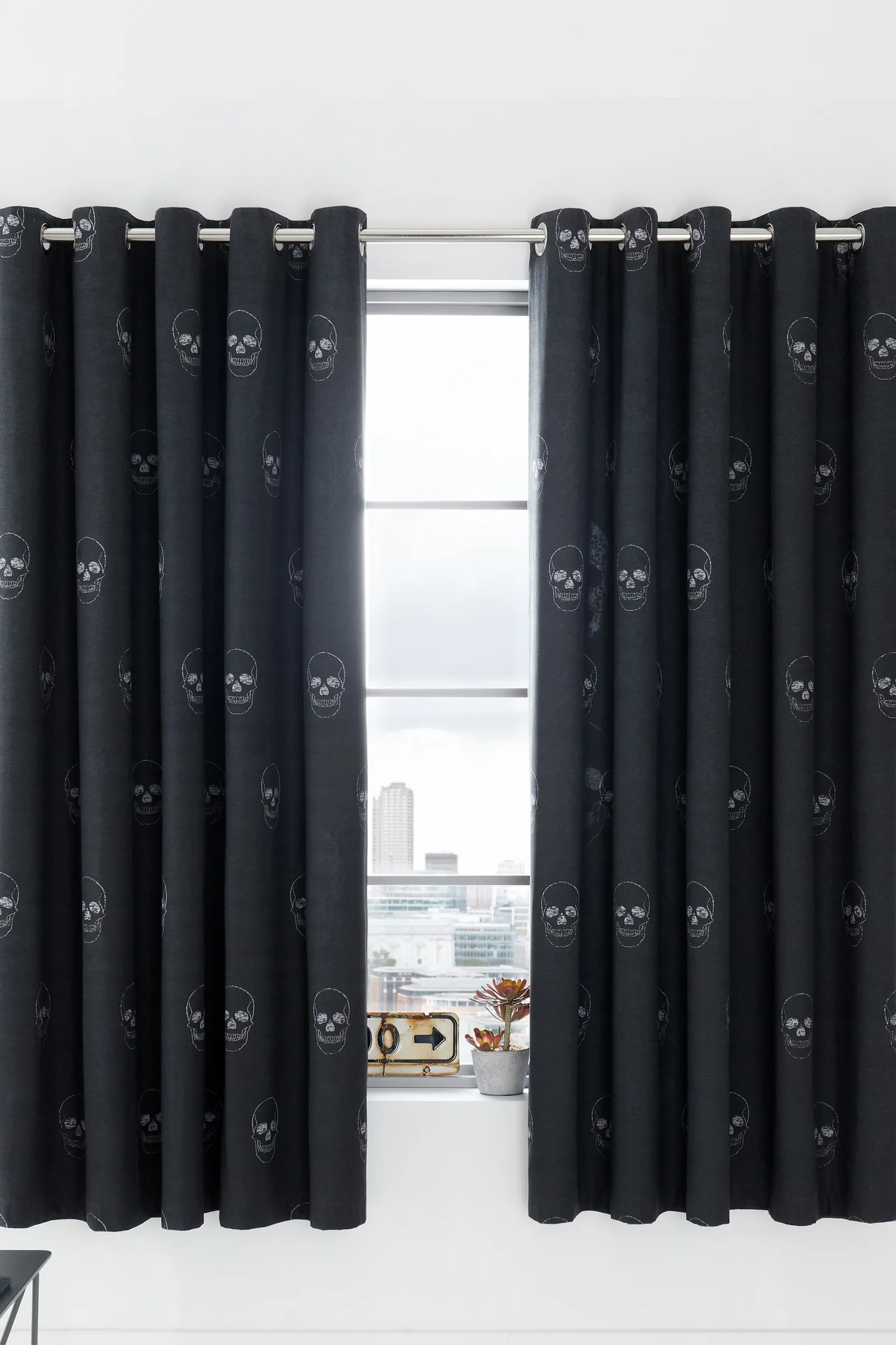 Catherine Lansfield 'Skulls' Fully Reversible Eyelet Curtains in Grey 2