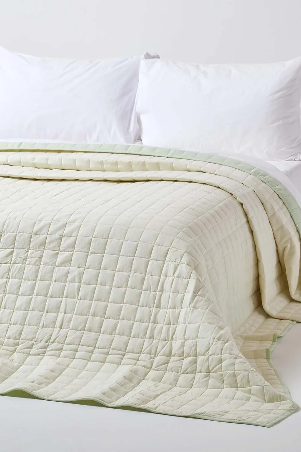 Homescapes Cotton Quilted Reversible Bedspread in Green 4
