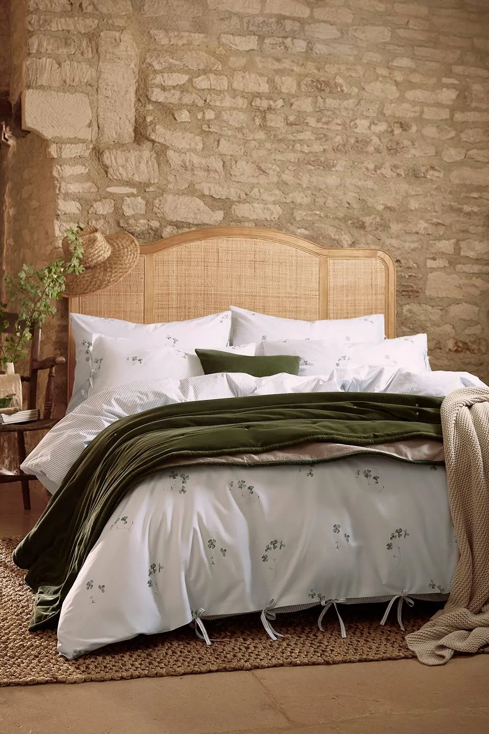 CHRISTY 'Clover' Romantic Floral Cotton Percale Bow-Tied Duvet Cover Set in White