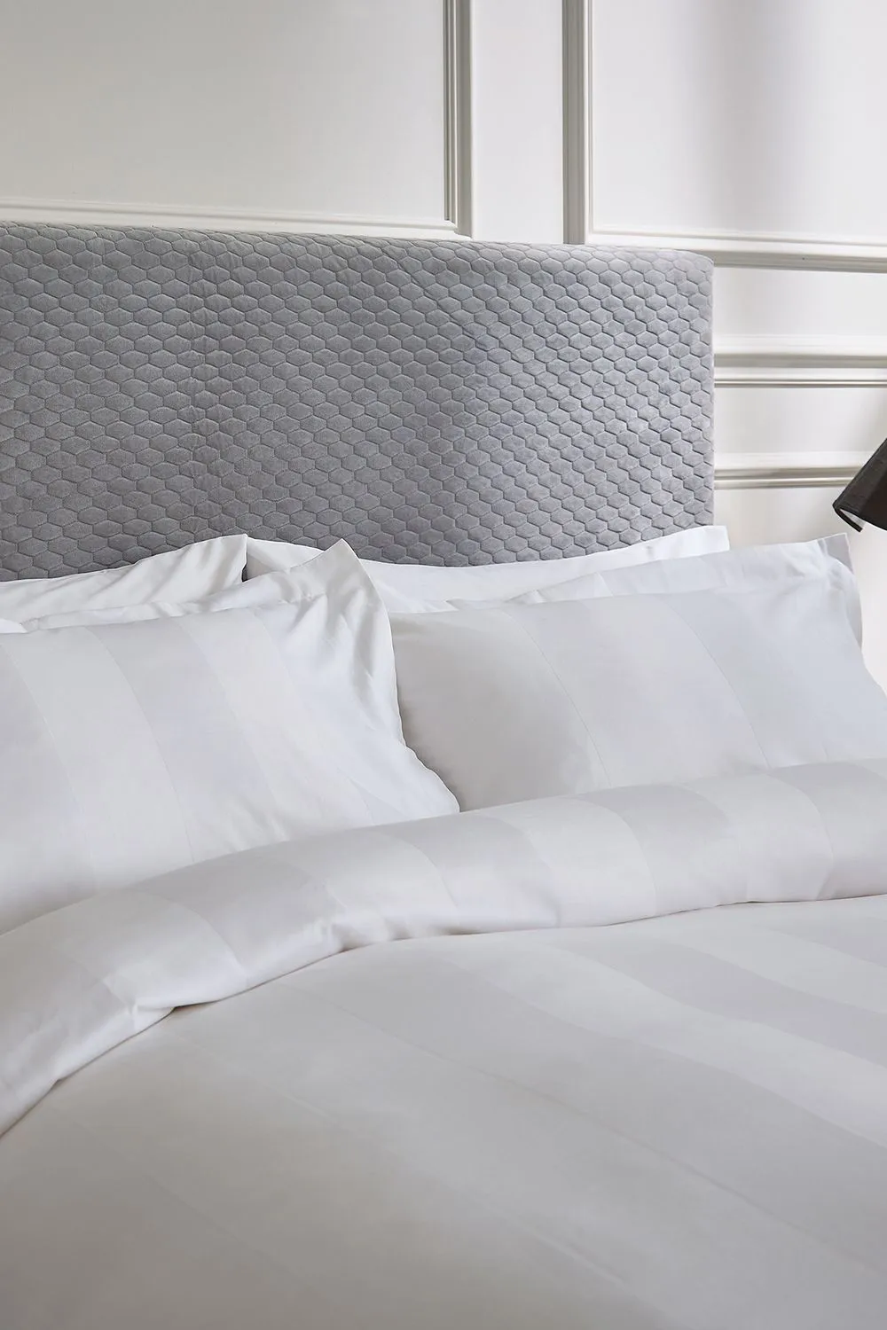 1951 'Serra' Luxury Satin Stripe 250 Thread Count Sateen Duvet Cover Set in White 2