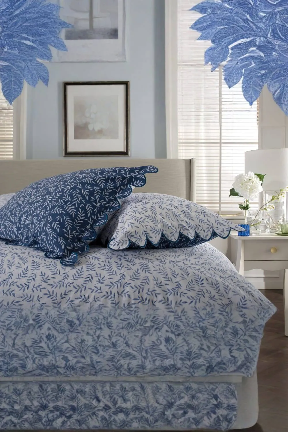 The Lyndon Company Ashling Garden Leaf Cotton Duvet Set with Contrast Reverse Design in Navy 3