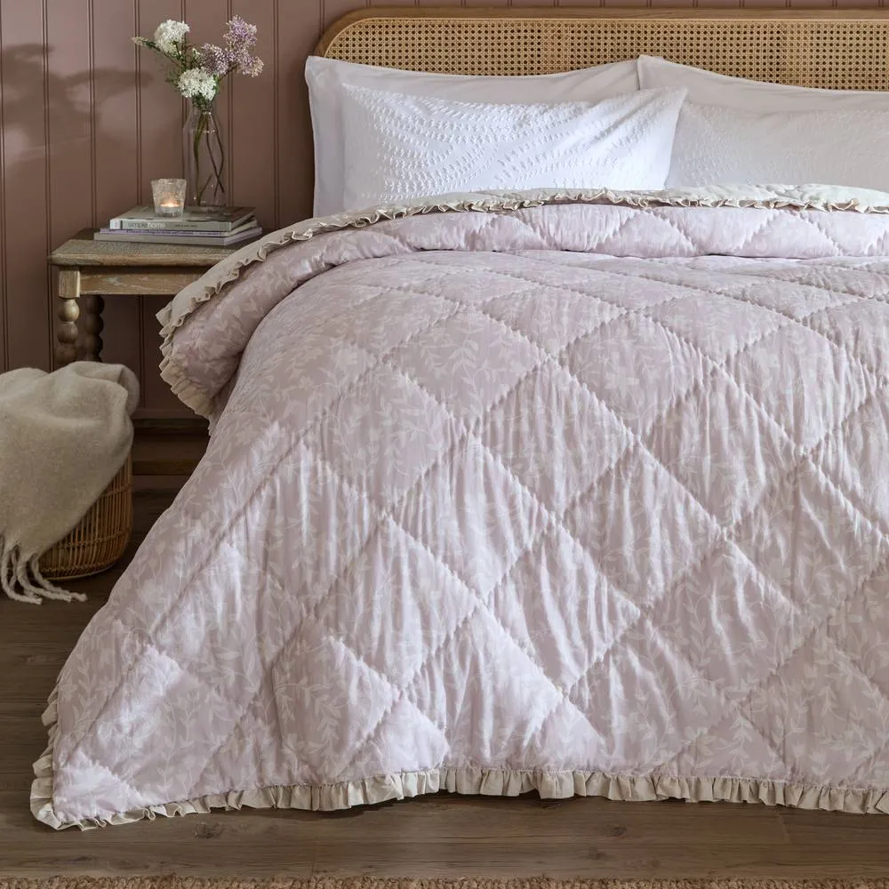 Wylder Amelia 100% Cotton Floral Quilted Bedspread in Pink