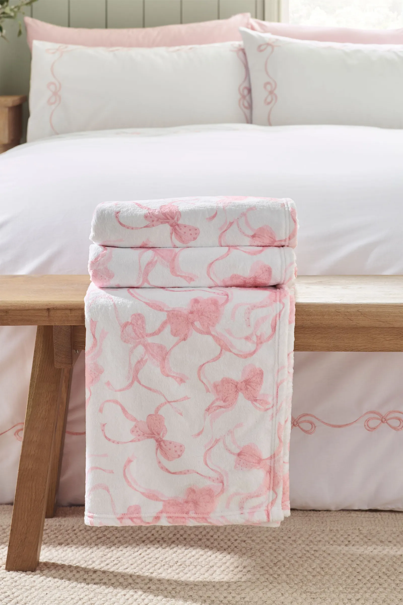 Catherine Lansfield 'Bow' Cosy Fleece Oversized Blanket Throw in Pink