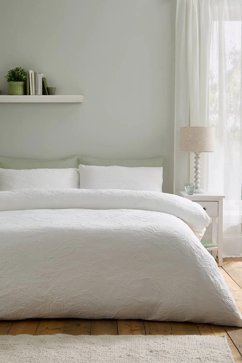 Catherine Lansfield 'Jacquard Leaves' Duvet Cover Set in White 1