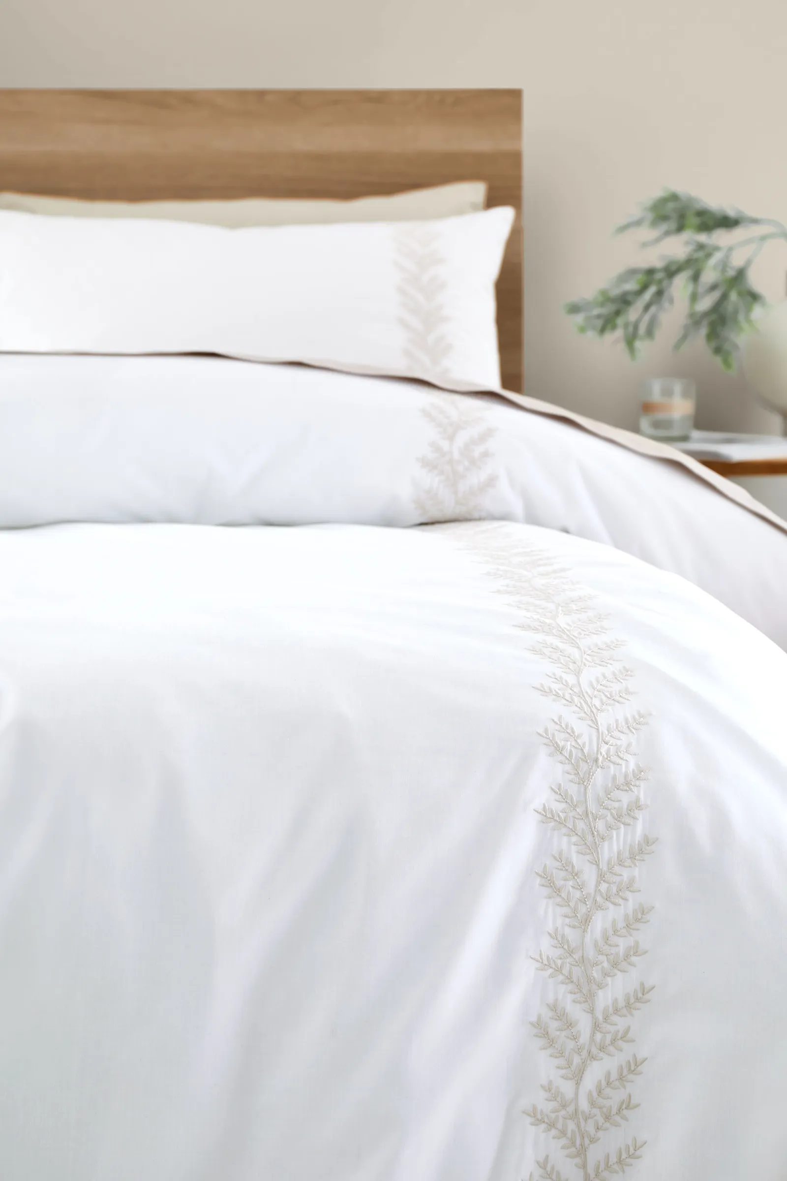 Bianca 'Embroidery Leaf ' 180 Thread Count Cotton Duvet Cover Set in Natural 4