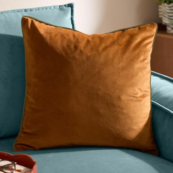 Furn. Square Cushion 1