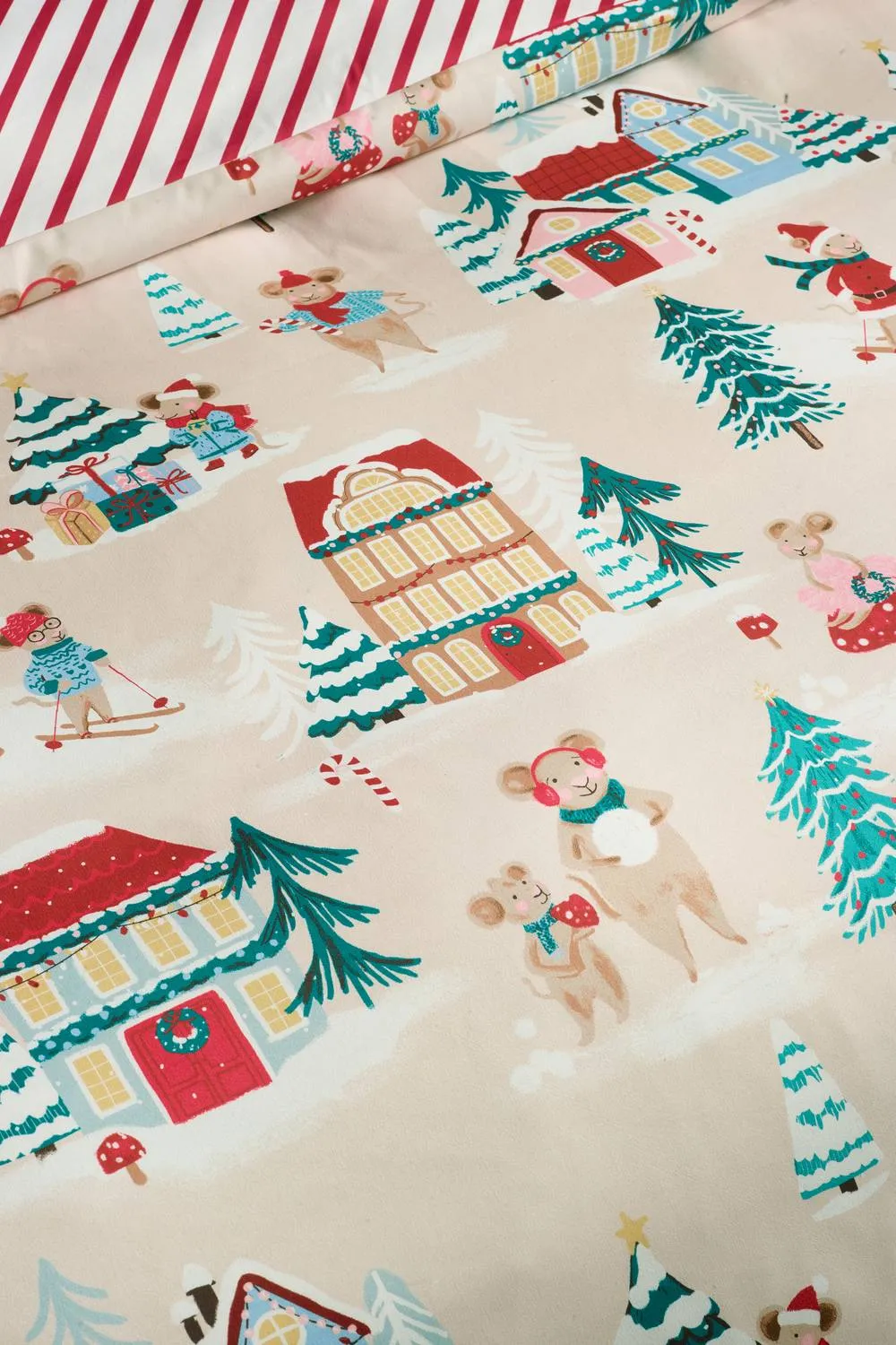 Catherine Lansfield 'Christmas Mouse Town' Reversible Duvet Cover Set in Natural 4