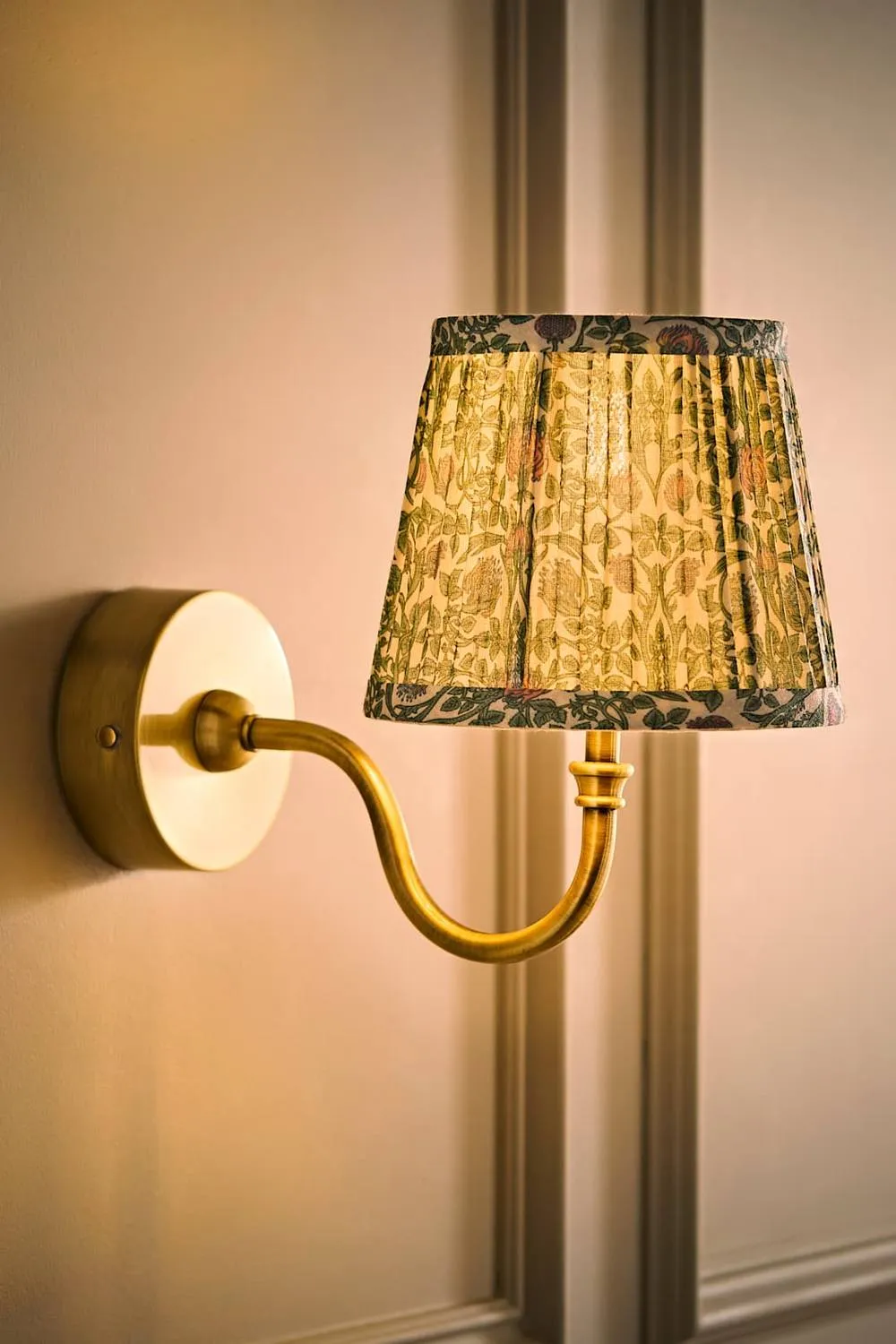ValueLights Lowe Pair Floral Pleated Shade Metal Portable Rechargeable Wall Light in Gold 2