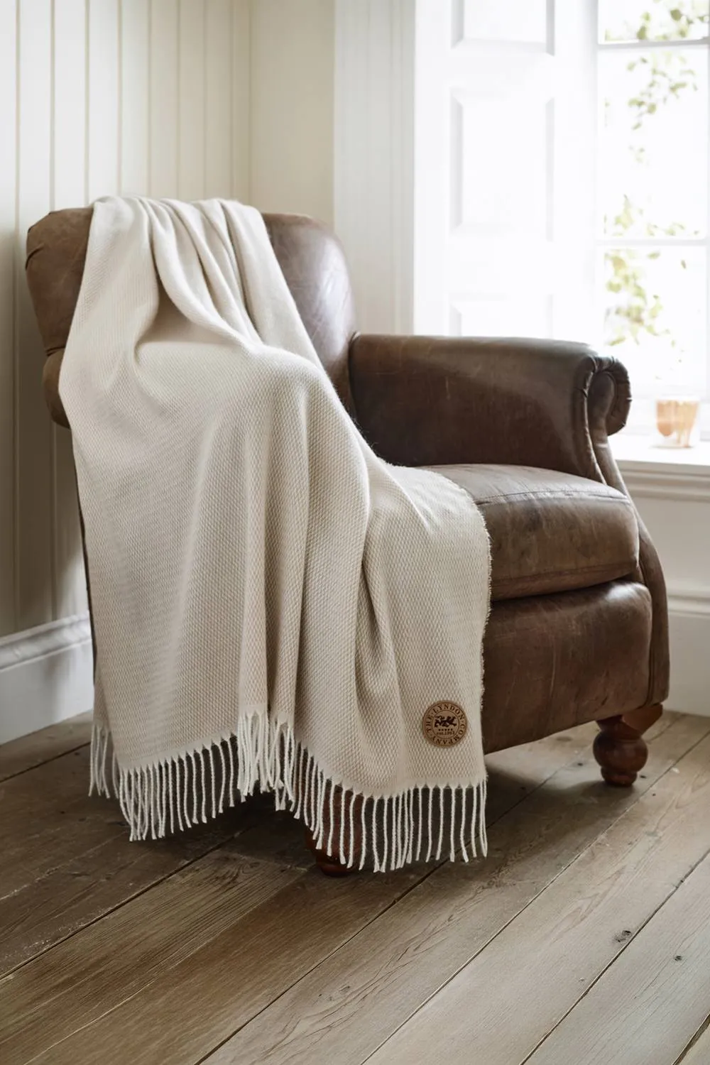 The Lyndon Company Arcadia Throw Supersoft 470gsm Jacquard Throw in Beige