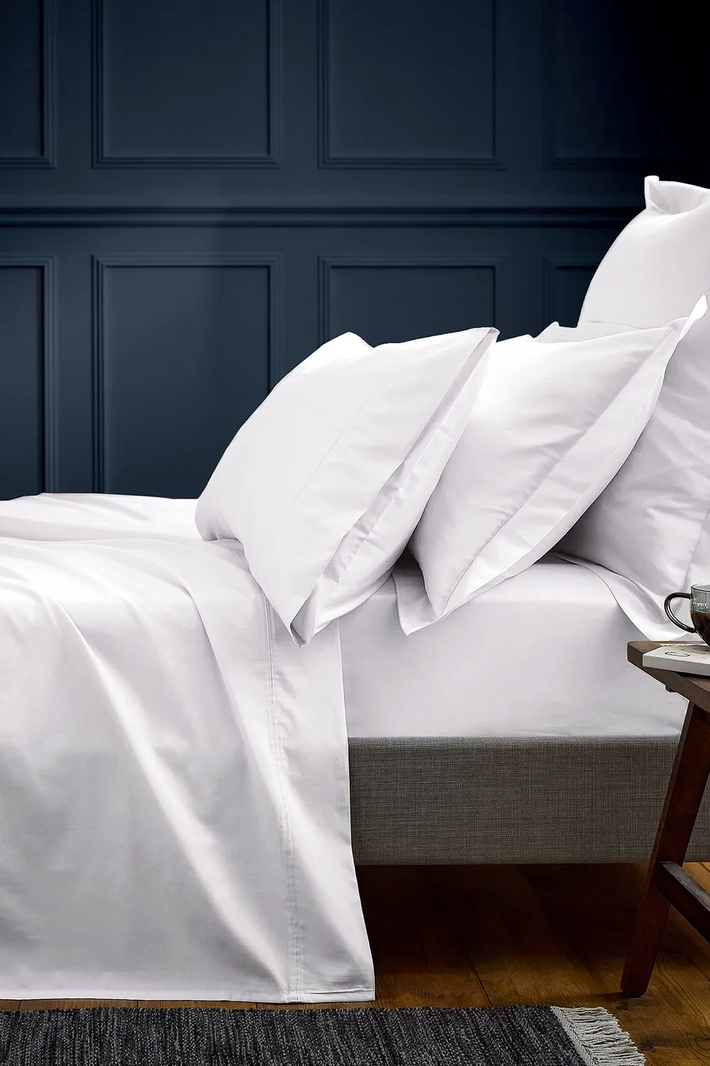 1951 'Luxury 600 Thread Count' Egyptian Cotton Fitted Sheet in White 2