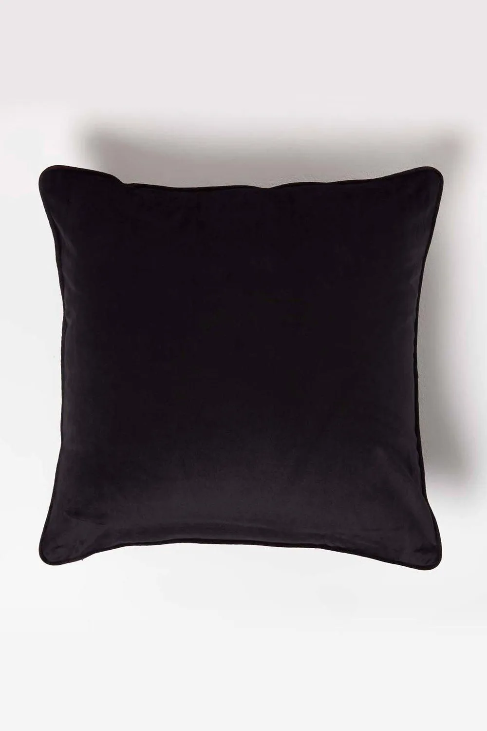 Homescapes Filled Velvet Cushion with Piped Edge 46 x 46 cm in Black 1