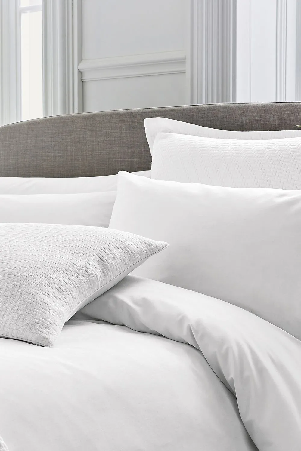 1951 'Andaz' Eqyptian Cotton Standard Pillowcase in White 2