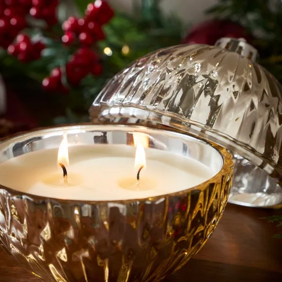 Winter Berries Bauble Candle 2