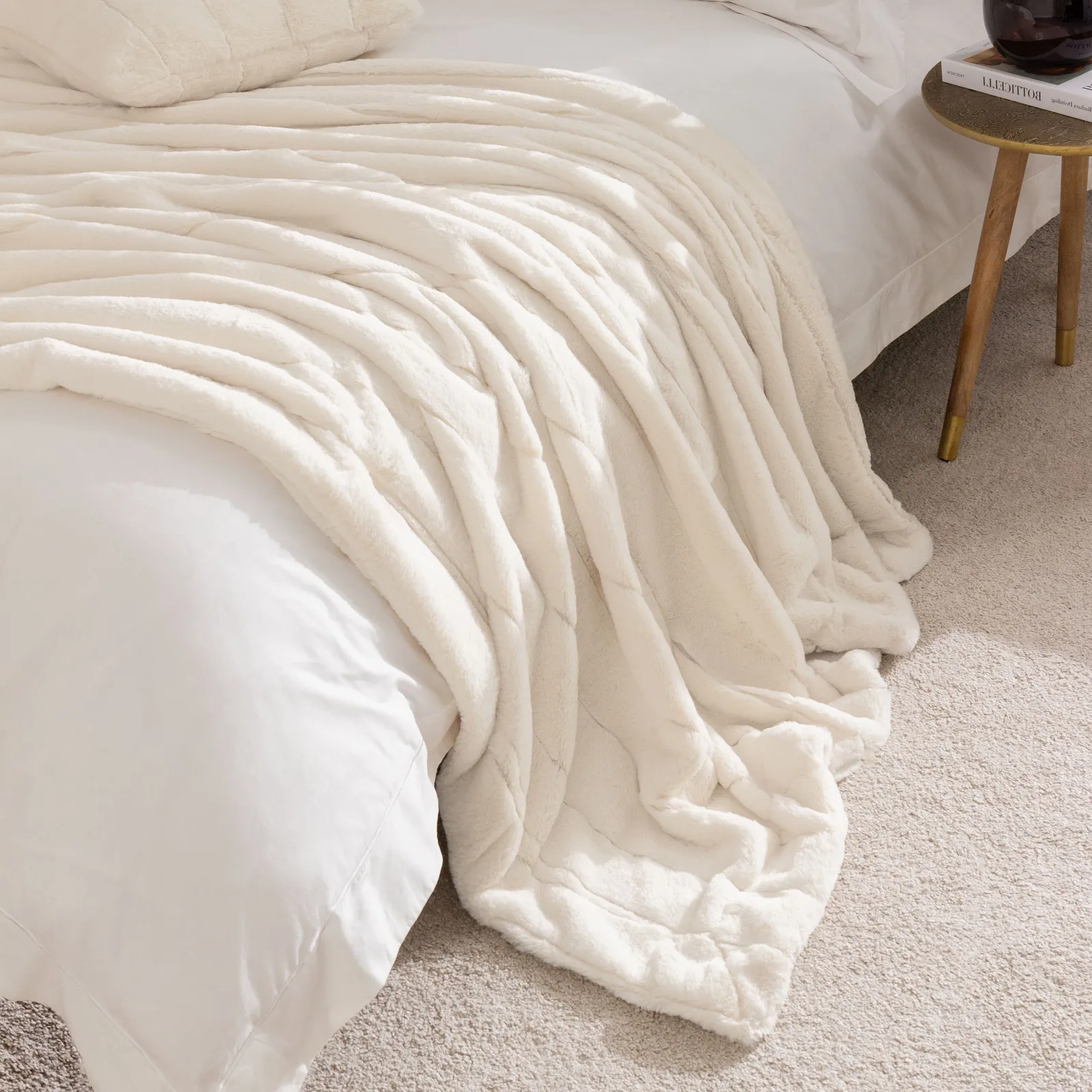 Paoletti Empress Alaskan Faux Fur Throw in Ecru