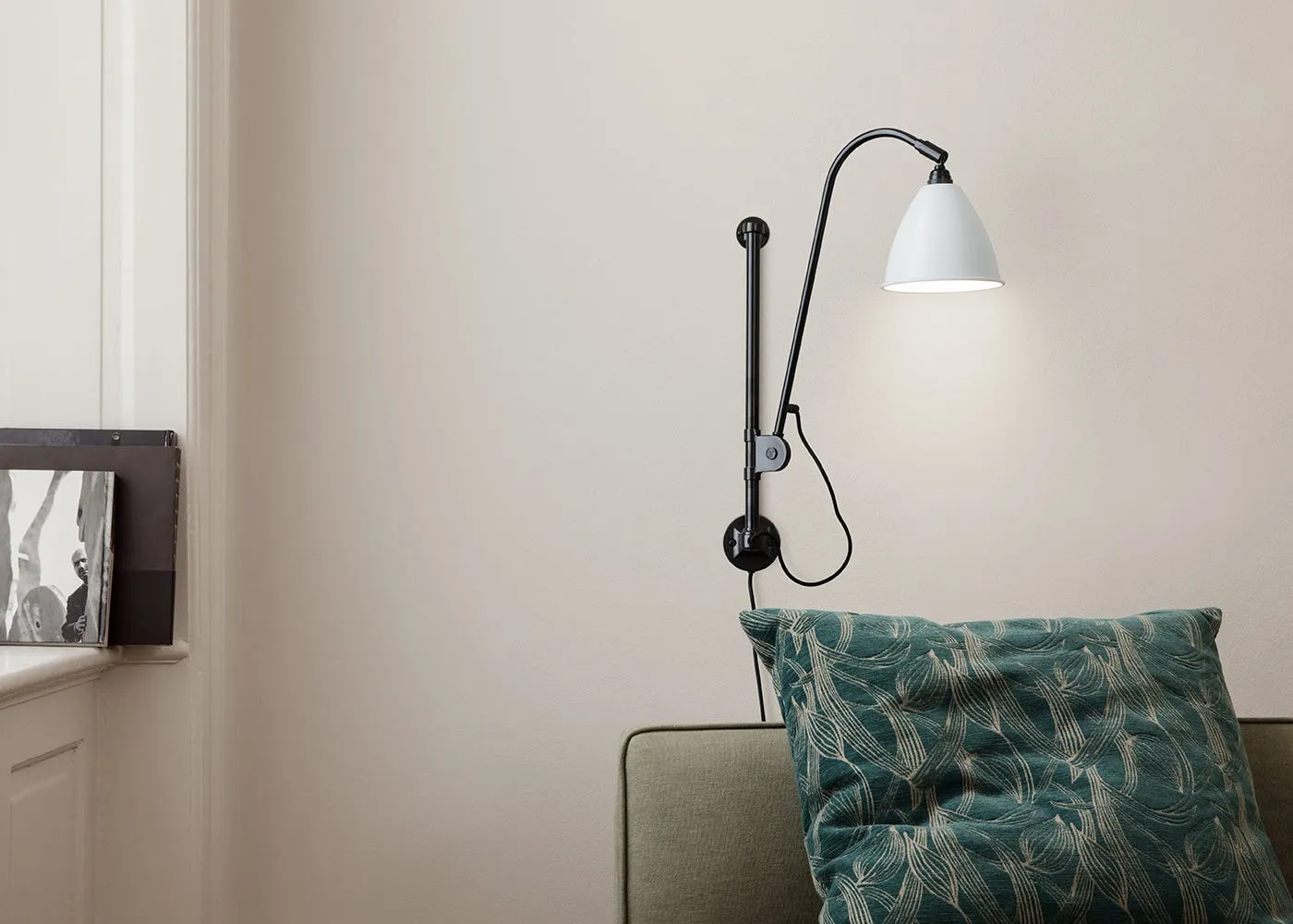 Gubi Bestlite BL5 Wall Lamp Black Brass Base Bone China Shade 3