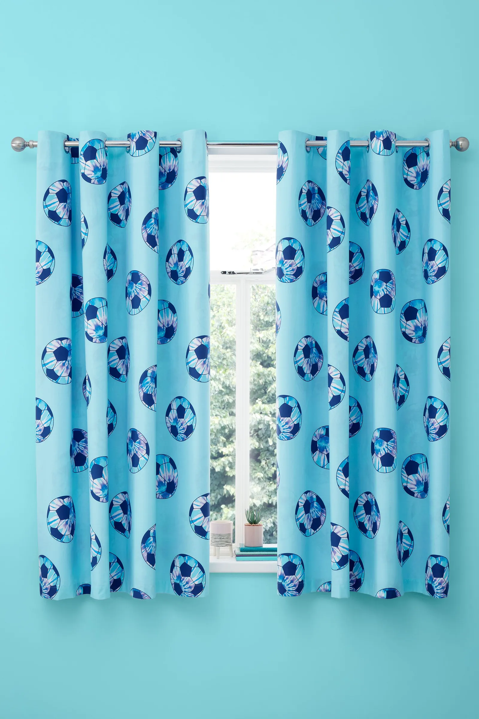 Catherine Lansfield 'Tie Dye Football' Reversible Eyelet Curtains in Lilac 2