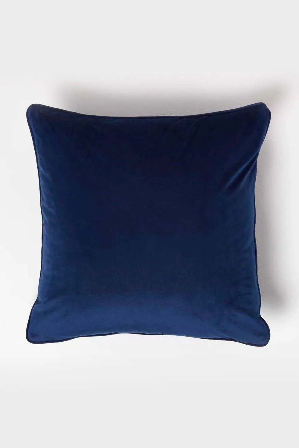 Homescapes Filled Velvet Cushion with Piped Edge 46 x 46 cm in Navy 3