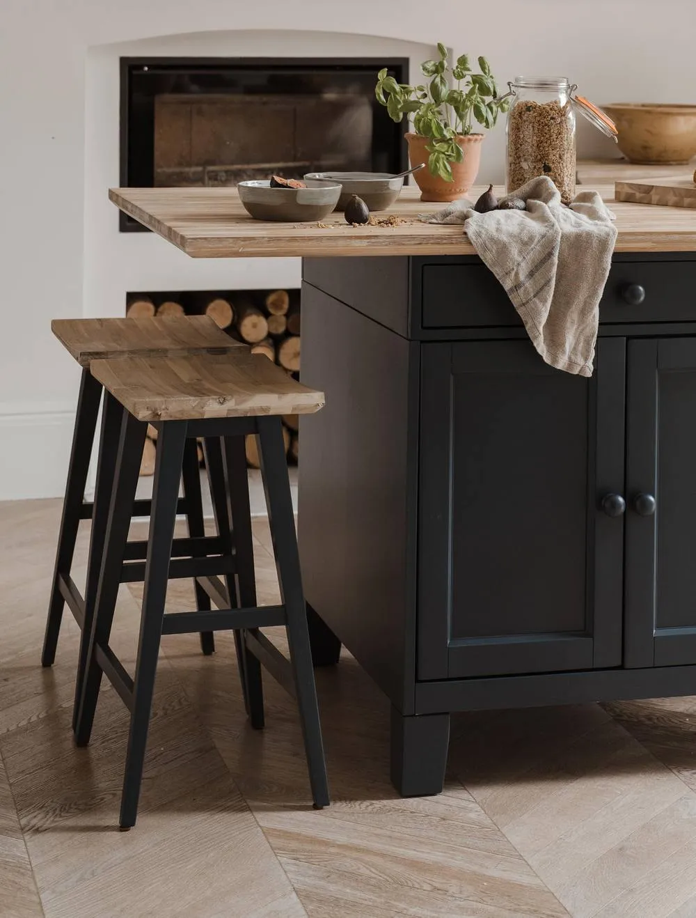 Statement Furniture Florence Bar Stool, Acacia Hardwood Rectangular Seat in Navy 4