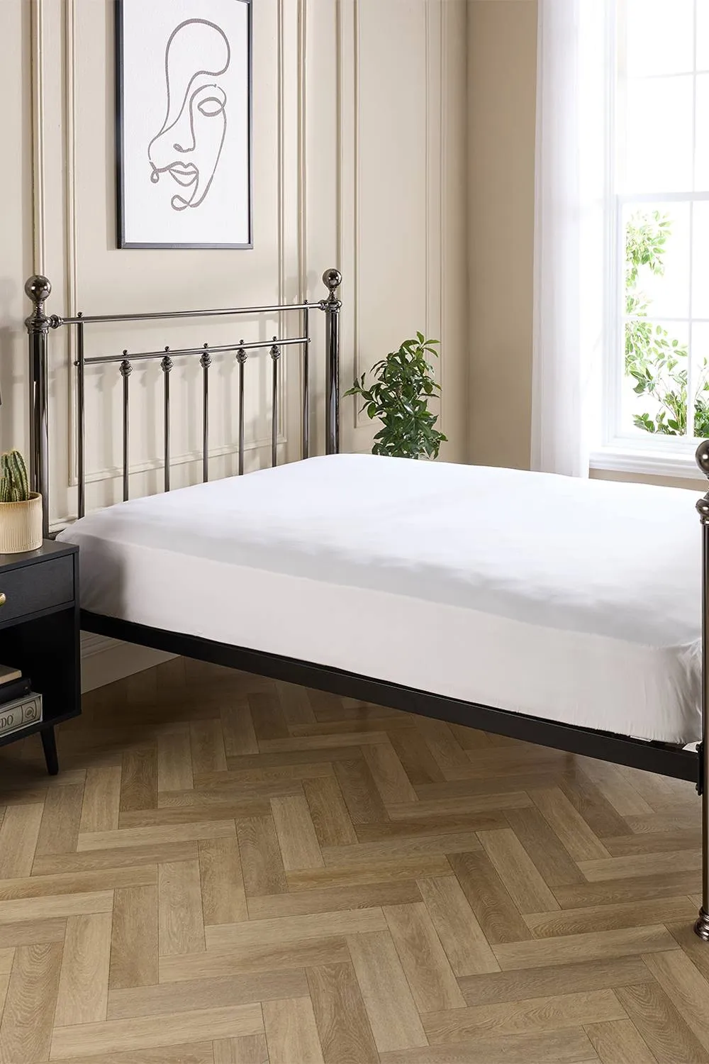 Hotel Pure Luxury 4 Star Fitted Sheet in White