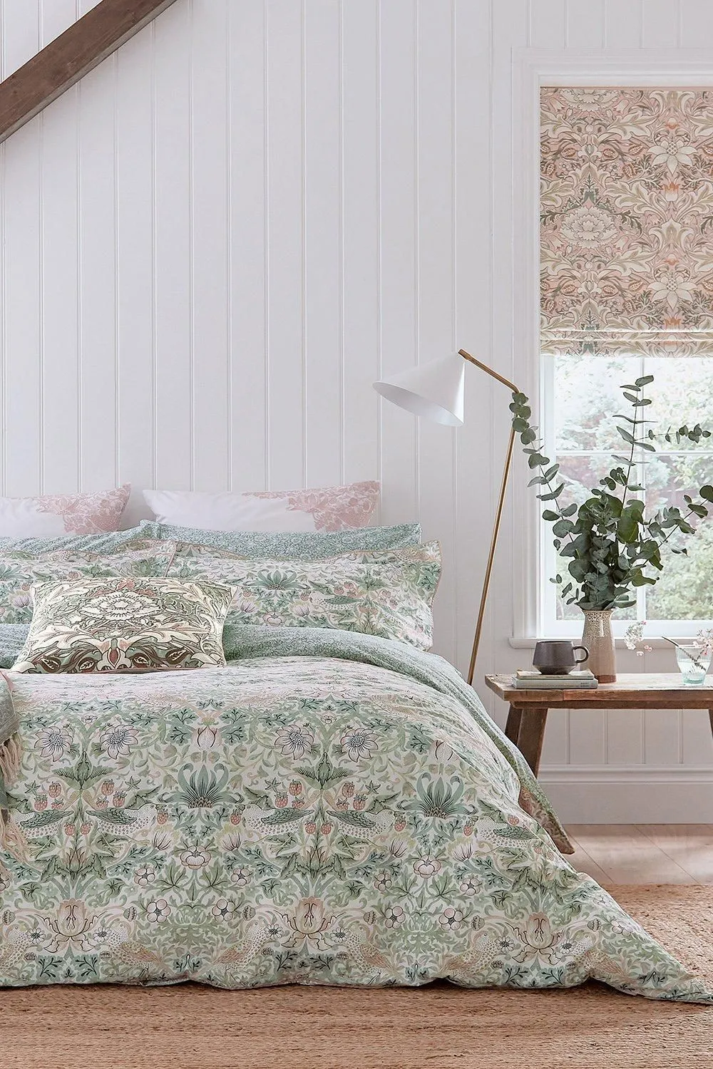 Morris & Co 'Strawberry Thief' Cotton Cover Set in Pink