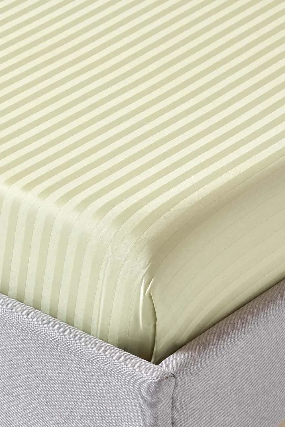 Homescapes Egyptian Cotton Satin Stripe Flat Sheet 330 Thread Count in Green 2