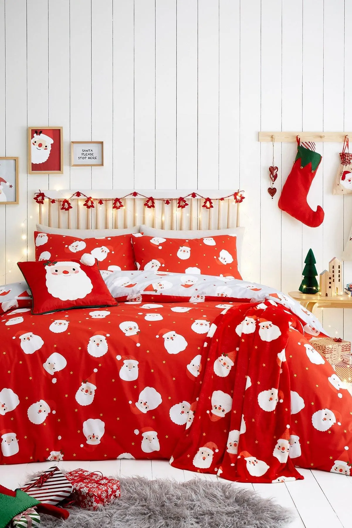 Fusion 'Happy Santa' Easy Care Duvet Cover Set in Red 4
