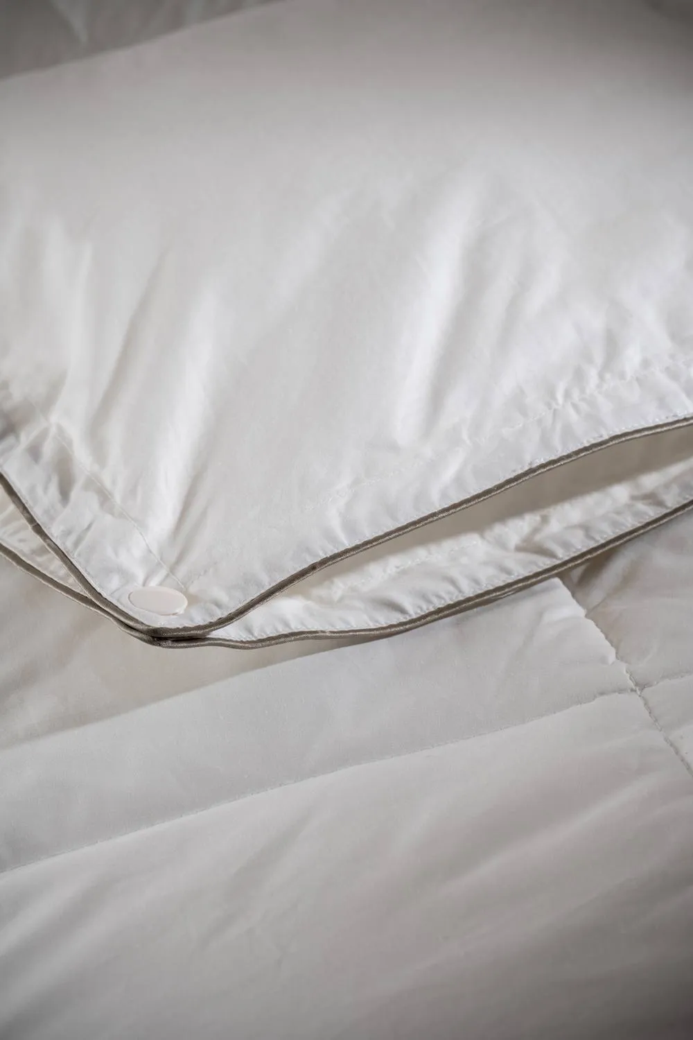 Soak&Sleep 7.5 Tog Soft as Down Duvet in White 4