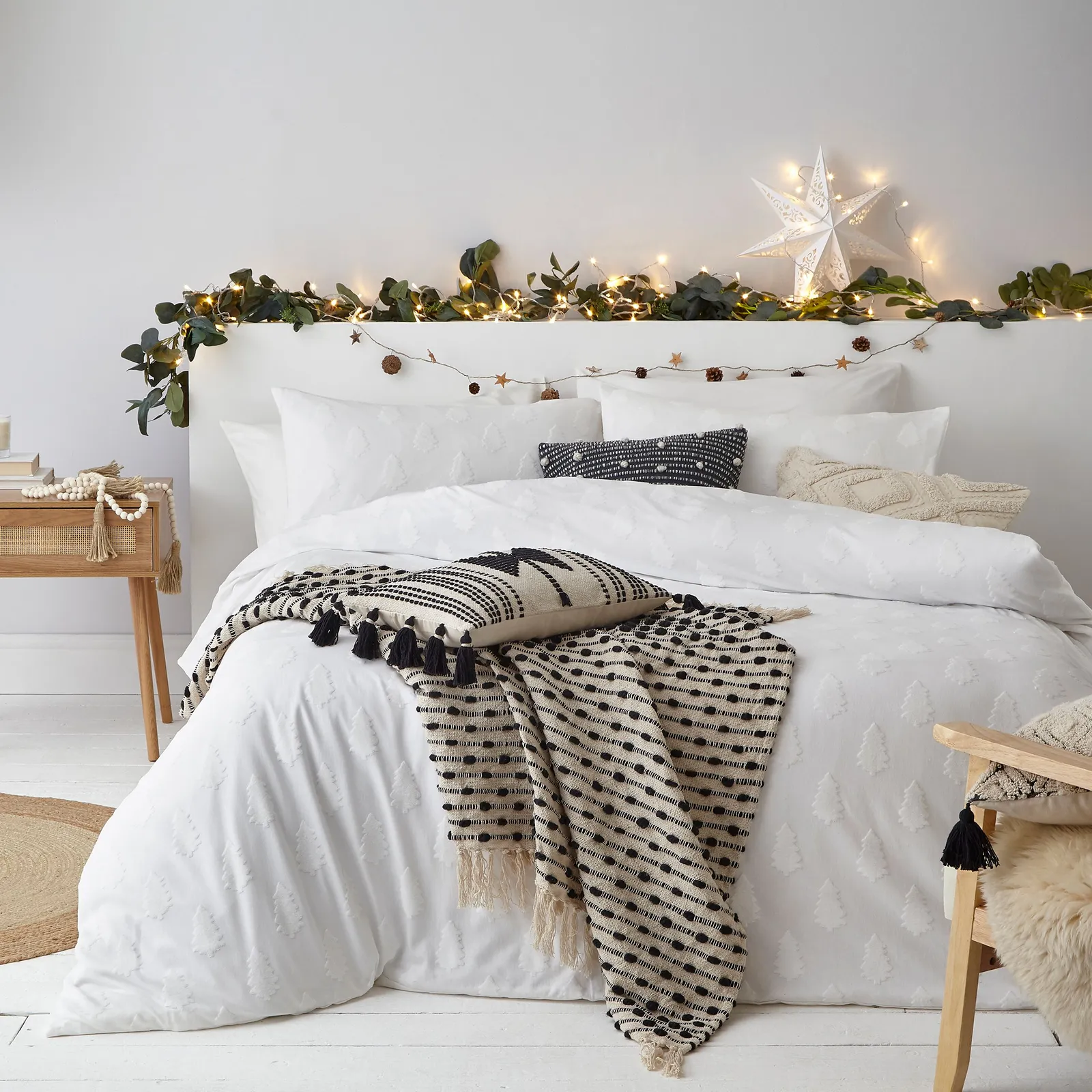 The Linen Yard Tufted Tree 100% Cotton Duvet Cover Set in White