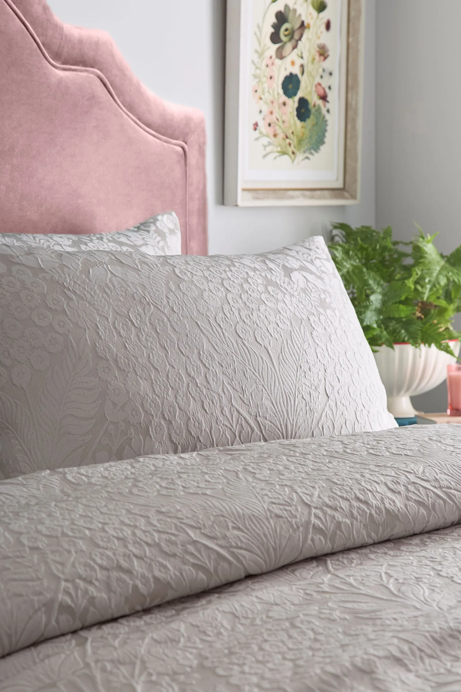 Appletree 'Toria' Arts & Crafts Floral Jacquard Duvet Cover Set in Stone 2