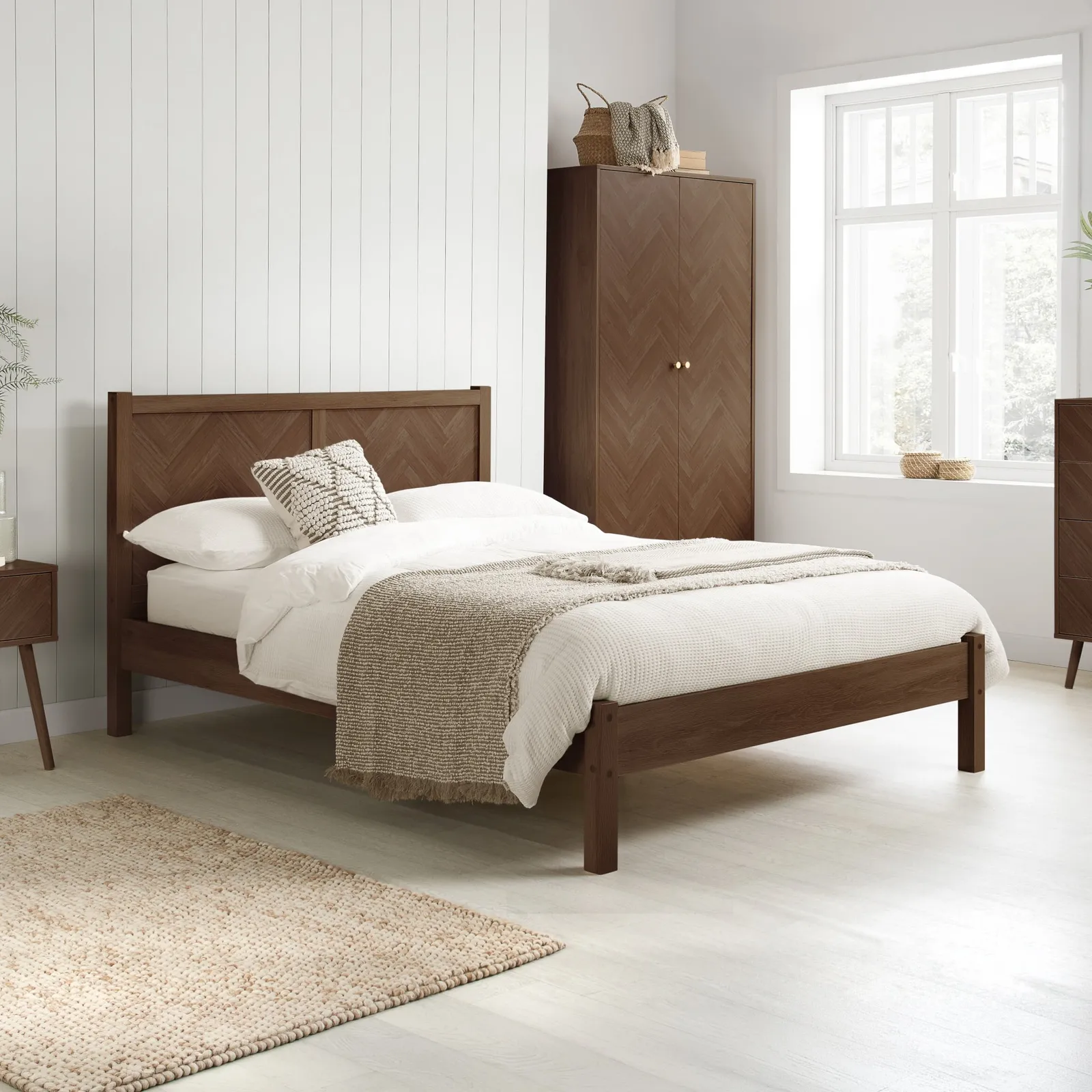 Herringford - King Size - Bed Frame - Walnut - Wood - 5ft - Happy Beds