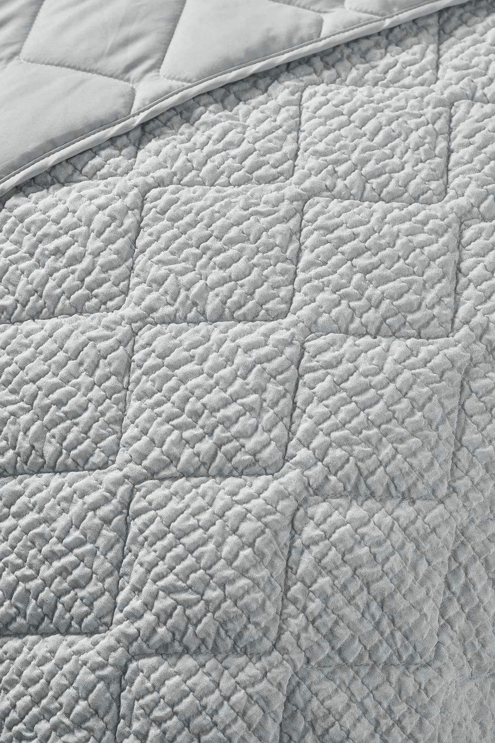 Catherine Lansfield 'Crinkle Seersucker Texture' Bedspread in Green 2