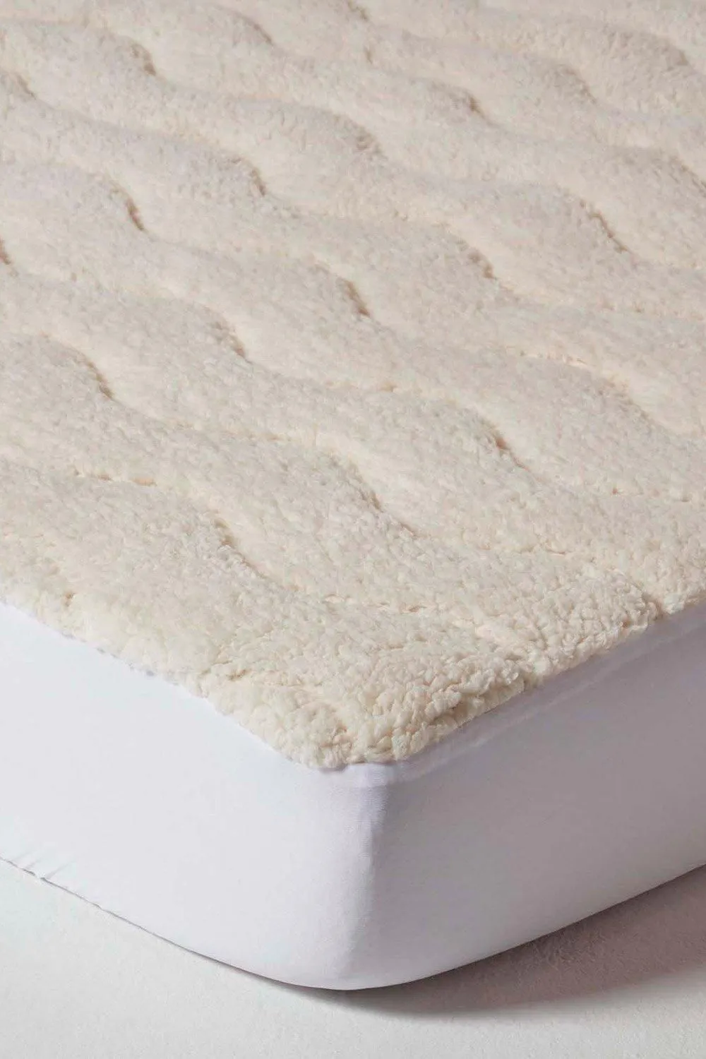 Homescapes Deep Quilted Fleece Mattress Topper in White