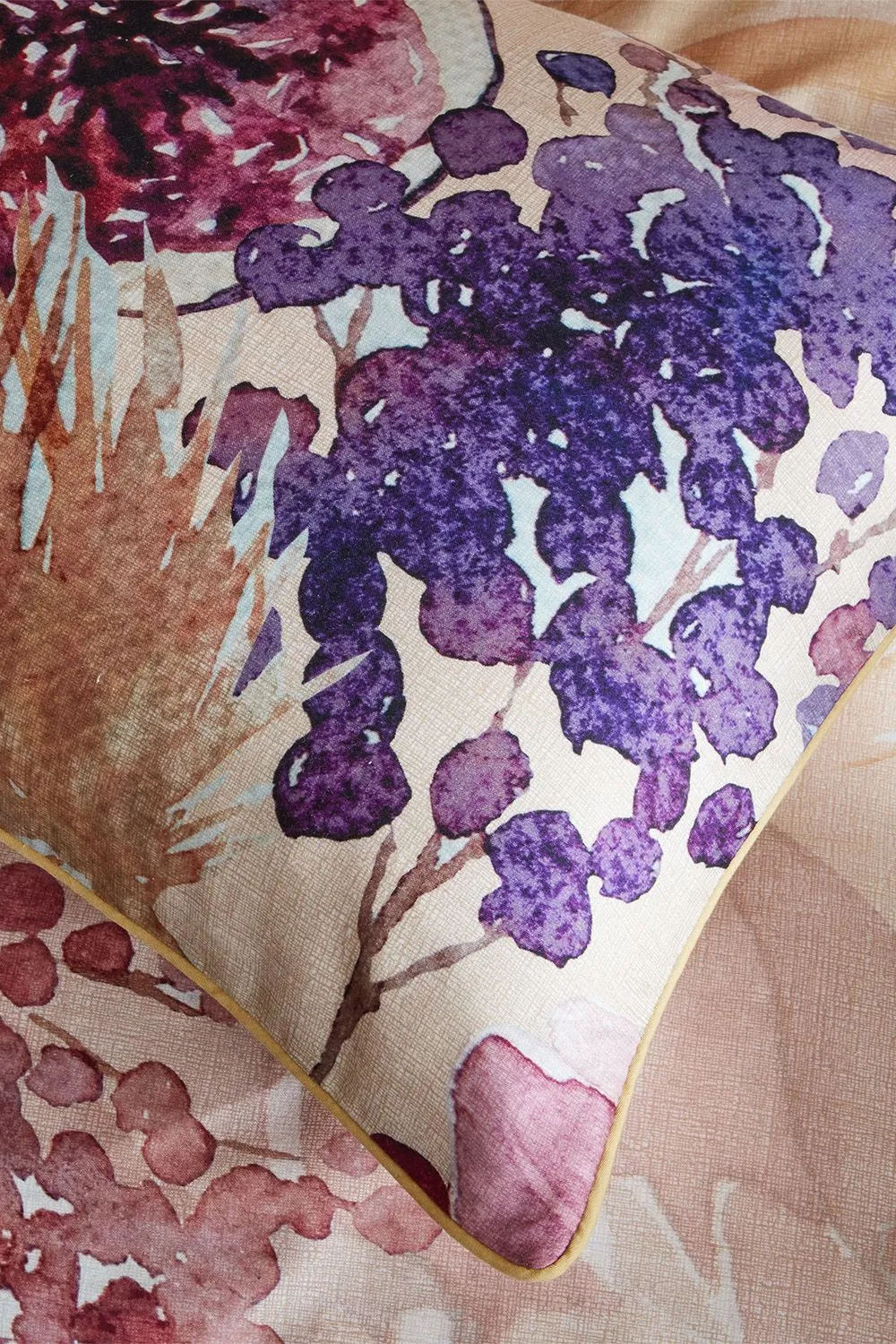 Paoletti Saffa 200 Thread Count Floral Piped Pillowcases 2